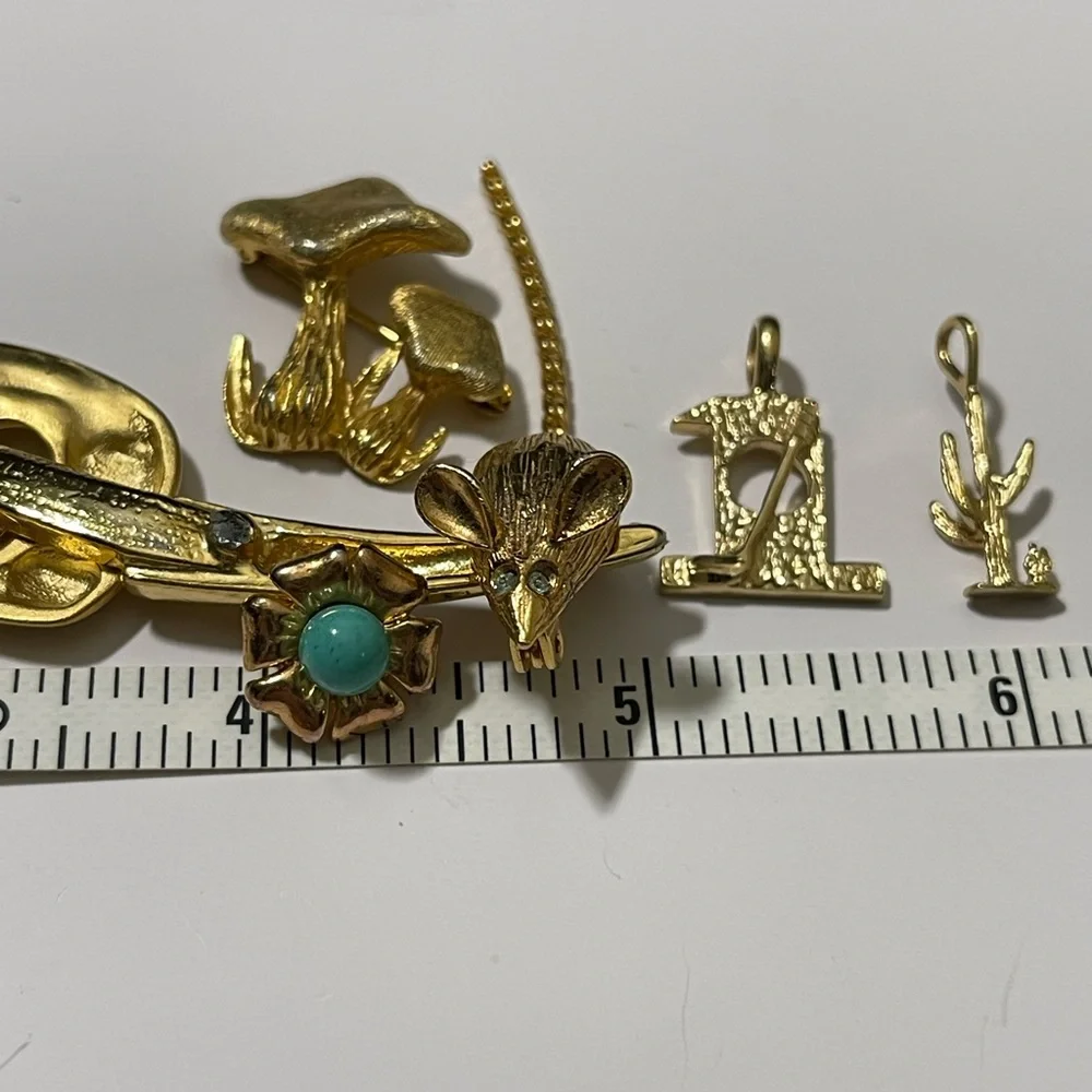 Elegant Vintage Gold Jewelry Women Men’s Brooches, Pendant, Necklace Earrings - Picture 11 of 15